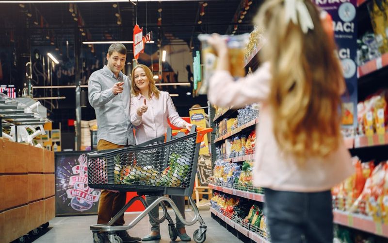 Things to do in Atlantic City, Steel Pier, lighthouse, and outlet shopping scene (Image by Pexels)