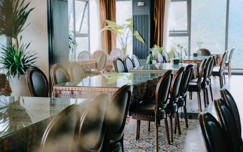 Jersey City pedestrian dining street, waterfront restaurants, and local coffee shops (Image by Pexels)