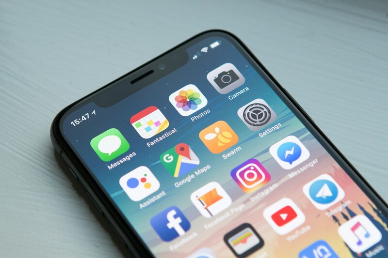 how to unhide apps on iphone in 2026