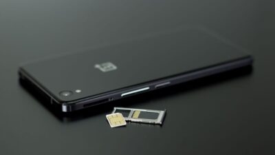 why does my phone say no sim