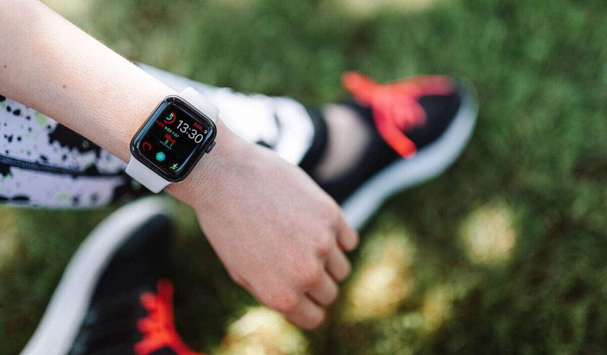 how to pair apple watch to new phone
