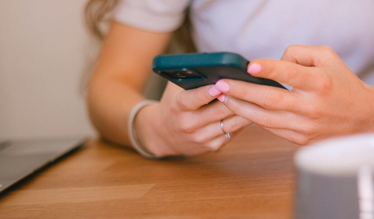 how to cool down your phone