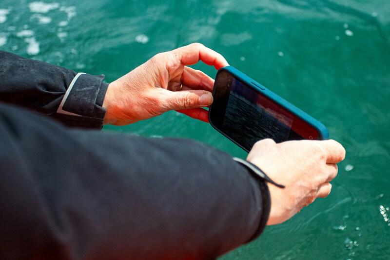 how to get water out of phone
