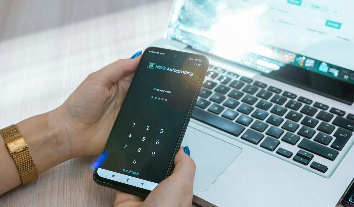 how to know if my phone is hacked