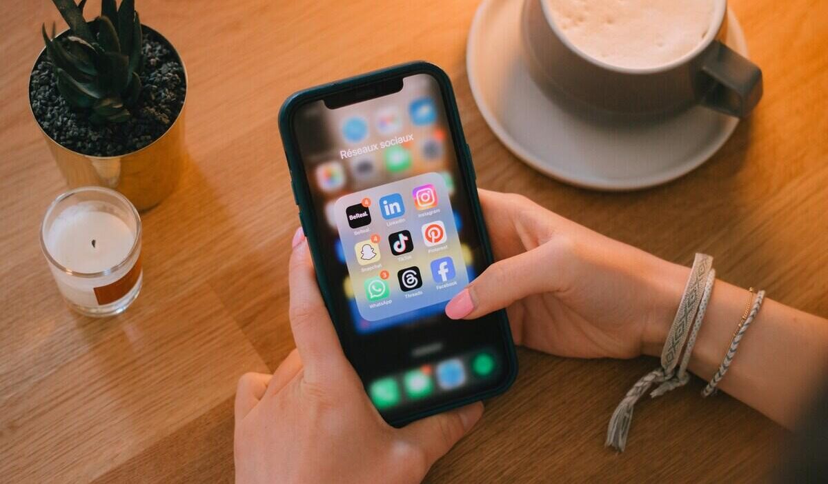 what network does boost mobile use