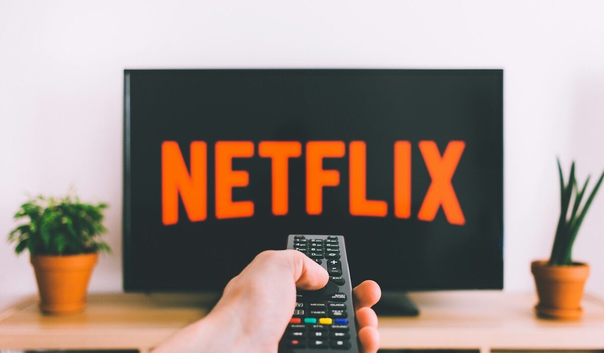 can you download netflix movies on laptop