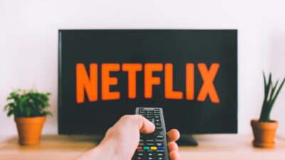 can you download netflix movies on laptop