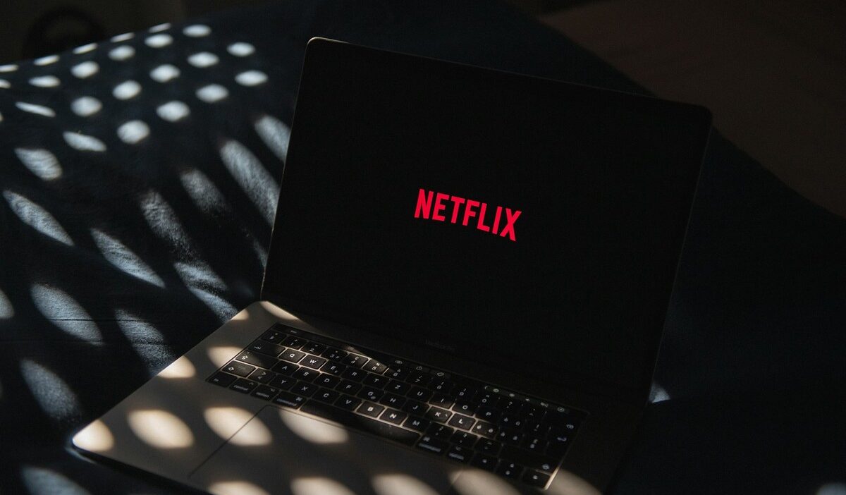 how to download netflix movies on laptop