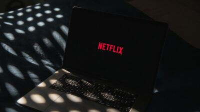 how to download netflix movies on laptop